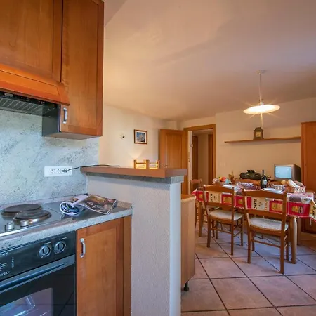 Apartment Sleeps 4 *