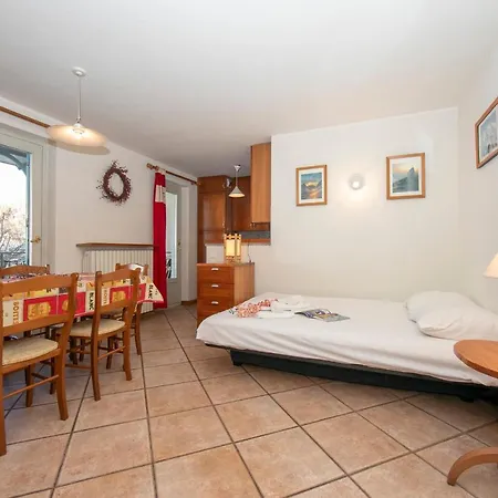 Sleeps 4 Apartment Chamonix
